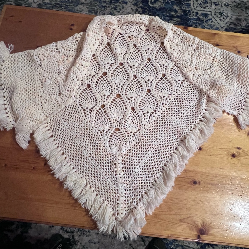Source Unknown Elegant Cream Crochet Poncho